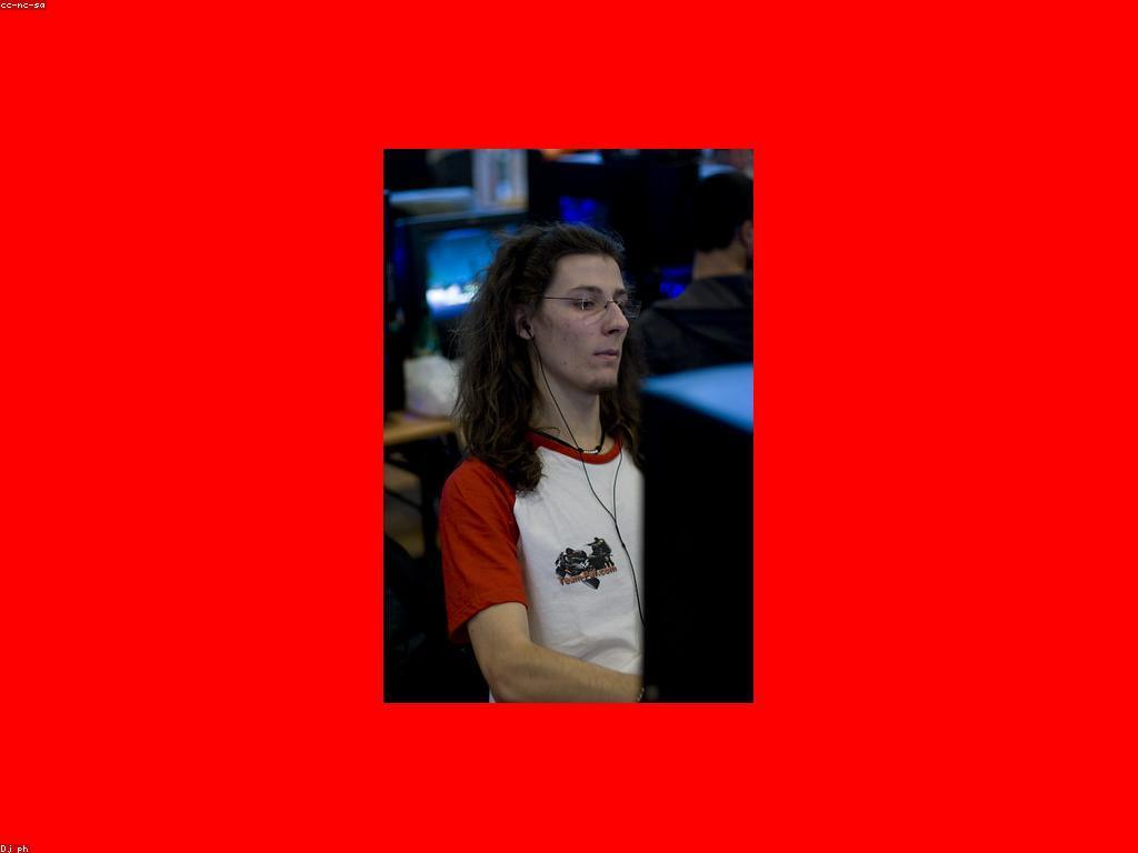 កីឡាអេឡិចត្រូនិច និងការបង្ហាញកាស៊ីណូ