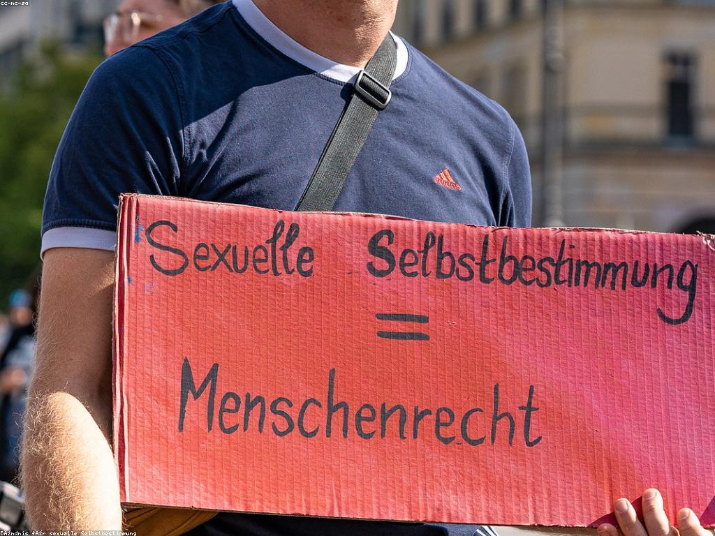 ព័ត៌មានស្របច្បាប់: ការយល់ដឹងអំពីច្បាប់និងសិទ្ធិ